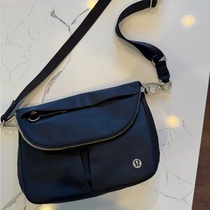 Lululemon black 5L Festival Bag